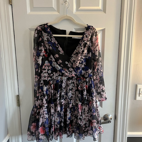 Ieena for Mac Duggal FLORAL PRINT FAUX WRAP LONG SLEEVE MINI DRESS - Picture 4 of 8